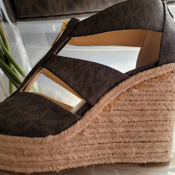 Michael Kors sandal - Picture 6 of 10